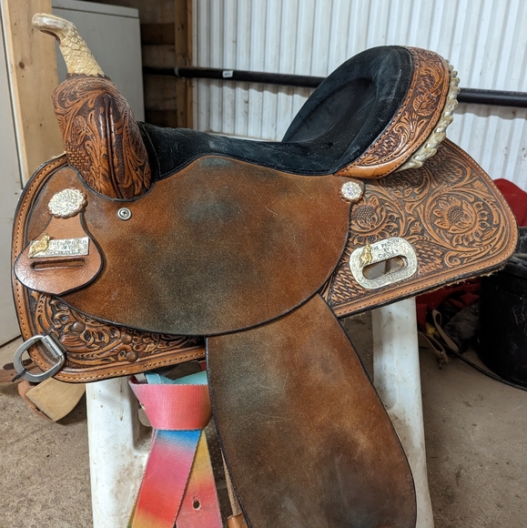 Circle y saddle - Picture 2 of 3